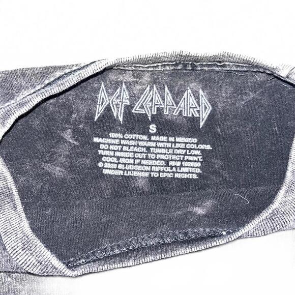 Def Leppard Vintage Style Acid Wash Band Cropped TShirt Black Womans Small Rock - Picture 5 of 5